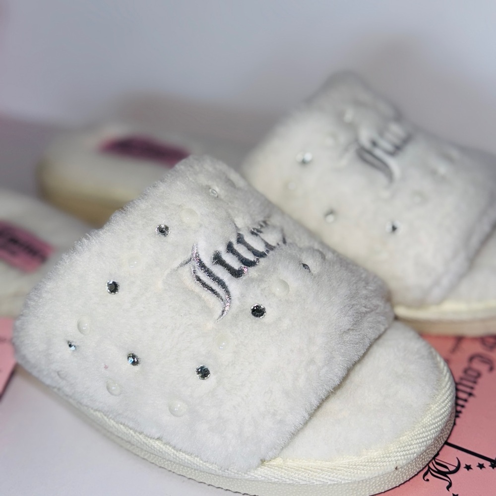 Juicy Couture Ivory Fluffy Slippers XL - Picture 2 of 3
